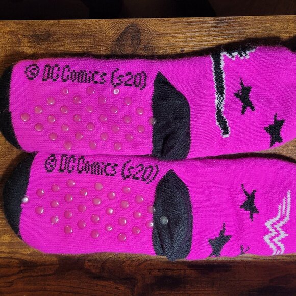 Wonder Woman Hot Pink Slipper Sock Booties OS Fits Most - Picture 4 of 6
